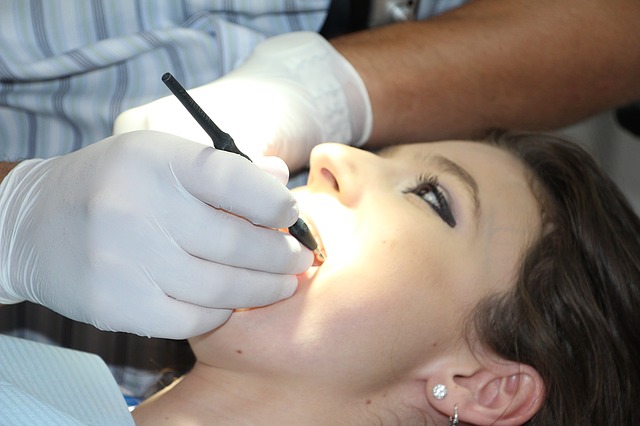 Kobieta u dentysty
